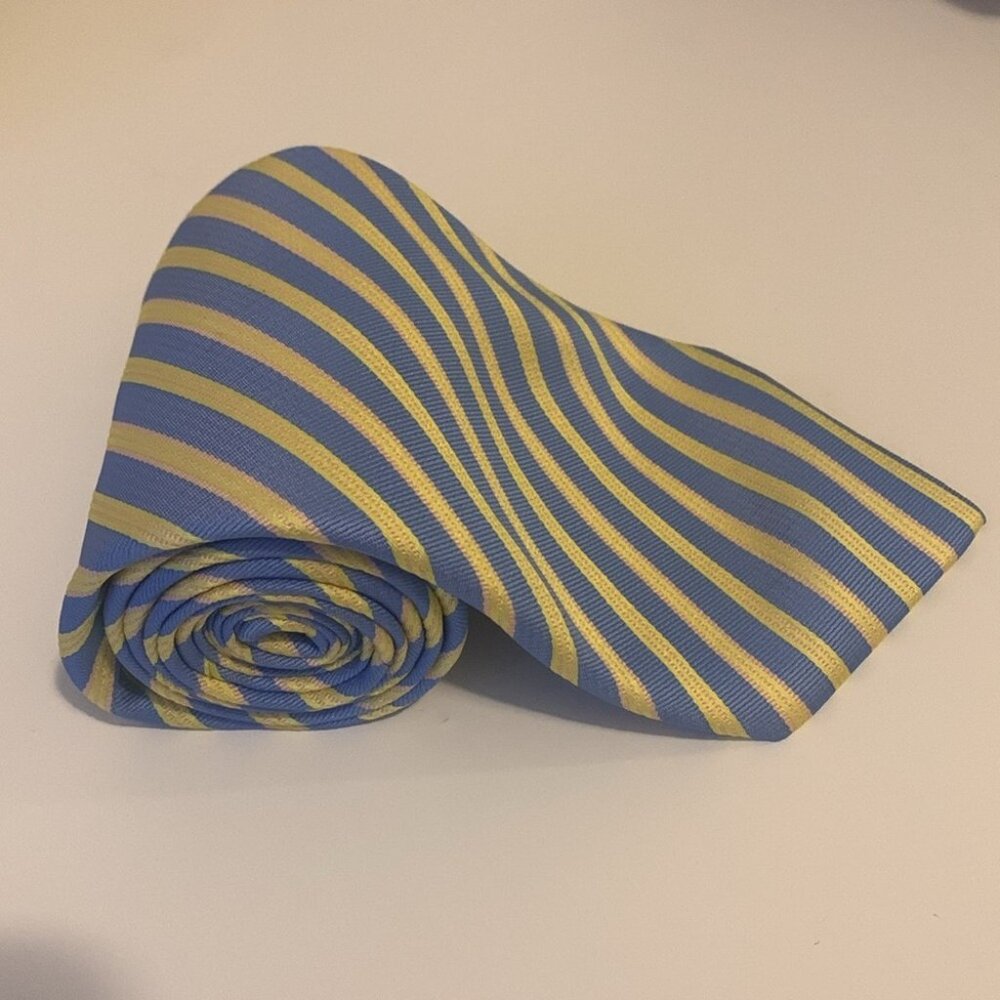 Burberry Hand Made Silk Tie - Picture 4 of 9